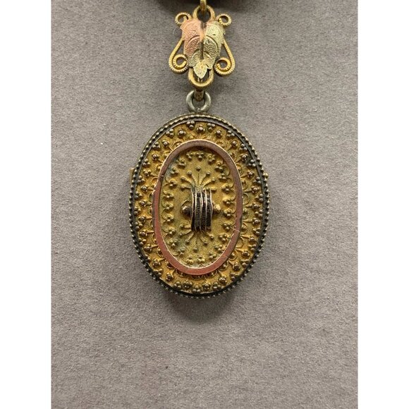 Antique Victorian Locket Necklace Ornate Design with Leaves and Front Clasp - Picture 3 of 10